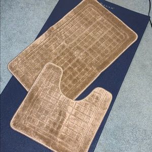 NWOT! Y&K Decor Bathroom Two Piece Set!